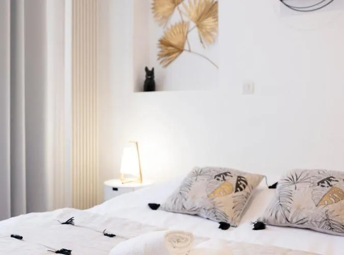 Luxe Poincare Апартаменты *